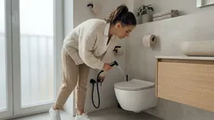 Warum Wasser nach dem Toilettengang oft mehr bringt als noch ein Blatt Papier